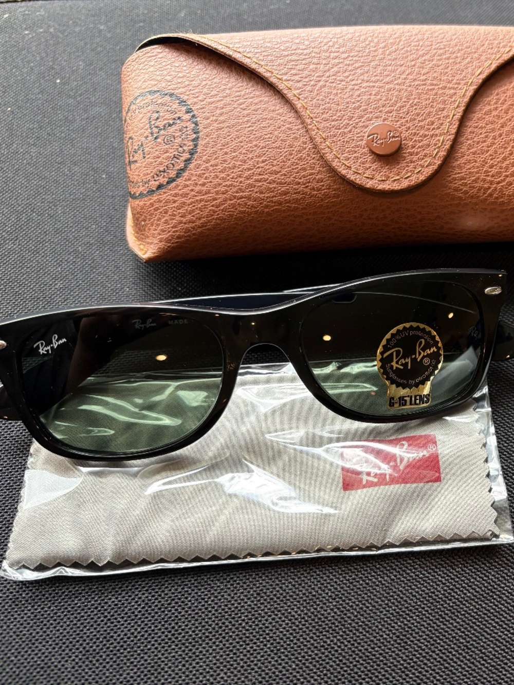 Ray-Ban New Wayfarer Classic sunglasses (RB2132)
